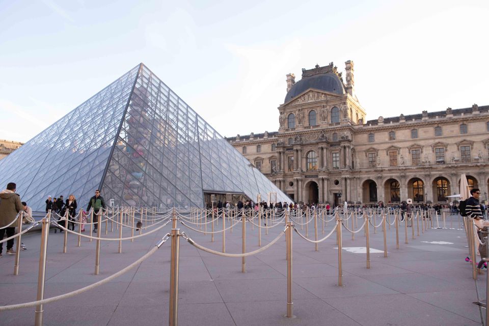 Paris: Louvre Museum Mona Lisa First Viewing Semi-Private - Key Points