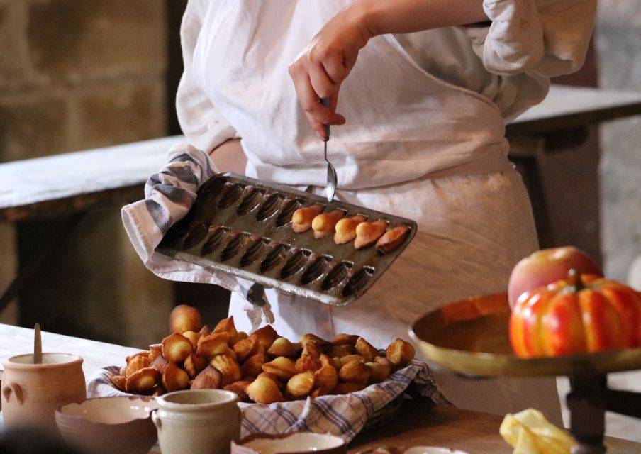 Paris: Montmartre Culture and Local Pastries Walking Tour - Key Points