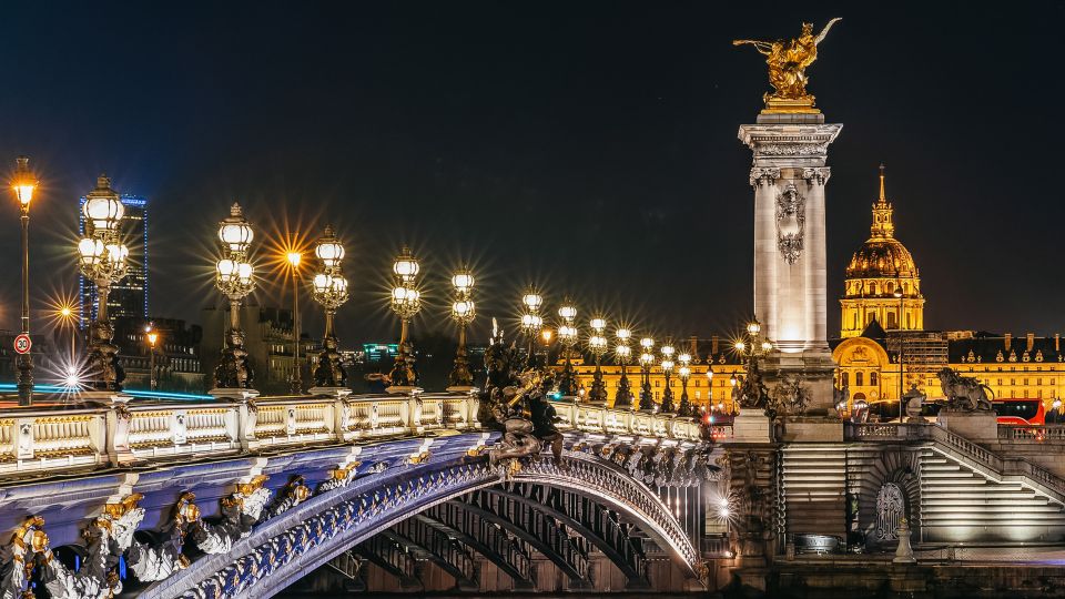 Paris: Night River Cruise On The Seine With Waffle Tasting - Key Points