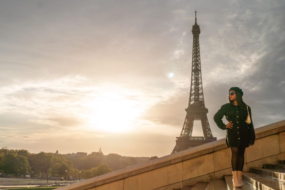 Paris: Private Eiffel Tower Express Photoshoot - Key Points