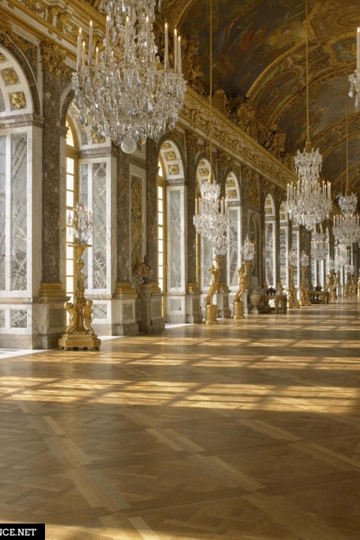 PARIS: Private Transfer Château Versailles Van 7 People 4H - Key Points