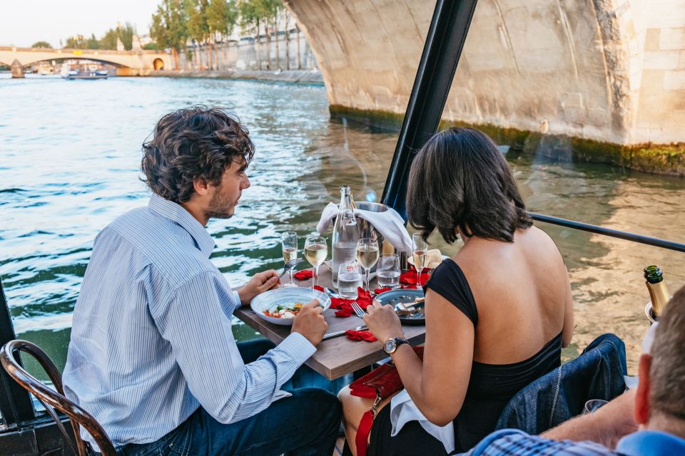 Paris: Seine River Sightseeing Cruise With 3-Course Dinner - Key Points