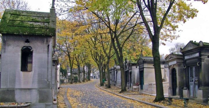 Paris: Stories of Père Lachaise Cemetery Walking Tour - Key Points