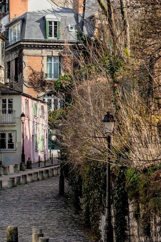 Paris: VIP Montmartre Walking Tour With Private Wine Tasting - Key Points