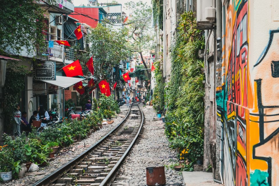 Photo Tour: Bustling Hanoi - Key Points