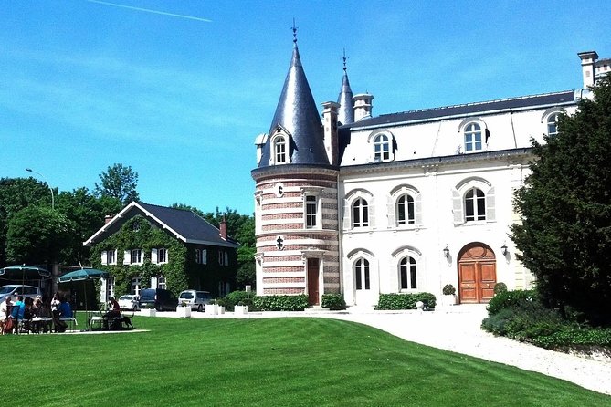 Private 12-Hour Round Transfer to Loire Castles From Paris. Best Offer! - Key Points