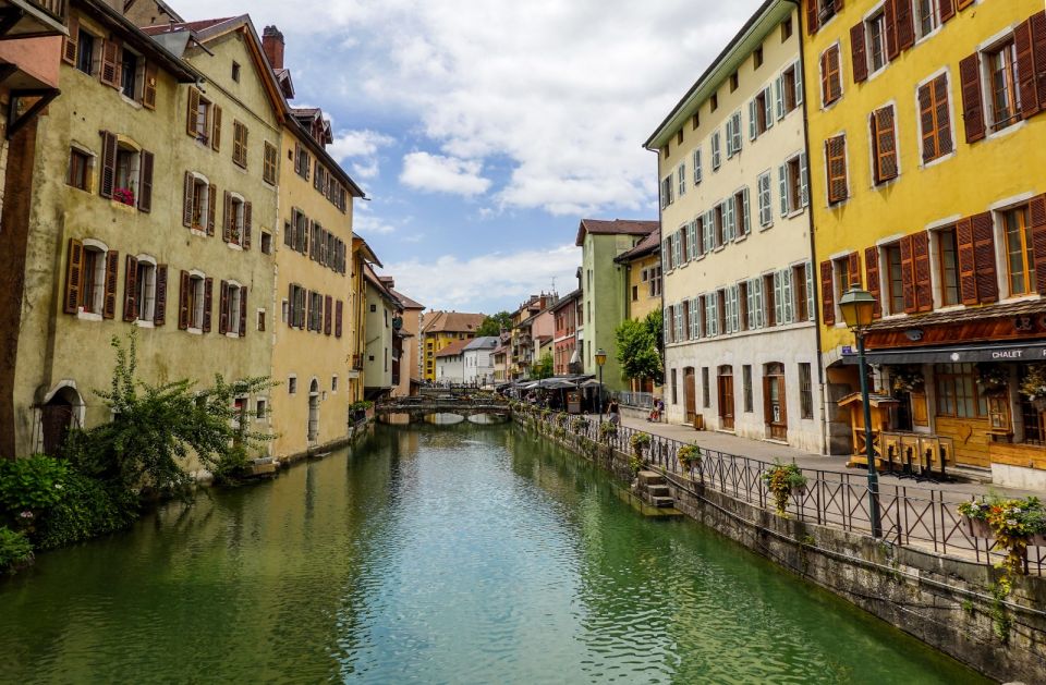 Private 2-Hour Walking Tour of Annecy With Official Guide - Key Points