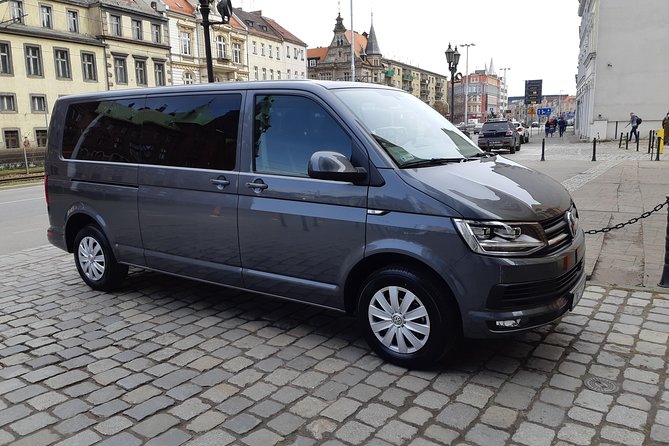 Private Arrival Transfer: Wroclaw Airport to Hotel