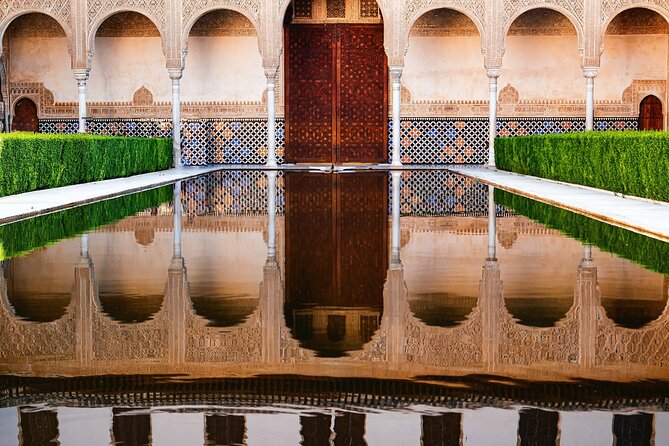 Private Day Tour of La Alhambra and Granada From Cadiz - Itinerary Highlights