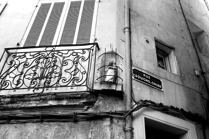 Private Guided Tour Aix-En-Provence the Streets Are Told - Key Points