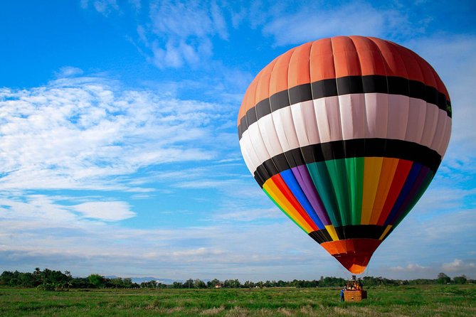 Private Hot Air Balloon Flight With a Luxury 4 Hour Couple'S Spa Package - Key Points