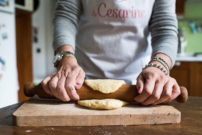 Private Pasta & Tiramisu Class at a Cesarinas Home With Tasting in Assisi - Key Points