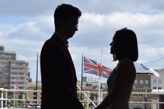 Private Photoshoot With Tower Bridge Views & Other Locations - Key Points