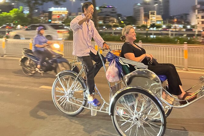 Private Street Food Discovery by Cyclo at Night in Ho Chi Minh - Key Points