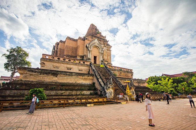 Private Tour: Discover 8 Chiang Mai Temples & Cruise Along Mae Ping River - Key Points