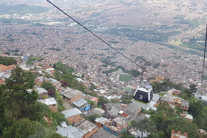 Private Tour in Comuna 13 With Cable Car (Culture, Street Art and Graffiti) - Key Points