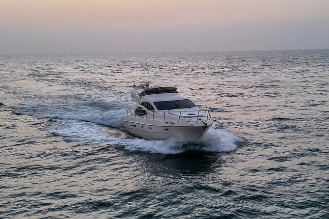 Private Yacht Rental - Azimut 42ft Luxury Yacht in Dubai - Key Points