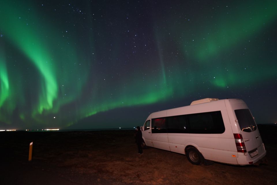 Reykjavik: Premium Northern Lights Tour With Free Photos - Key Points