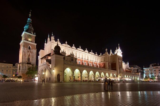 Rynek Underground Museum and the Main Market Square With a Guide in Small Groups