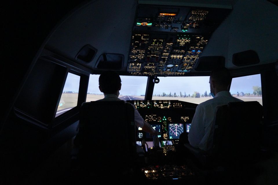 Sabadell (Barcelona): Flight Simulator Experience B737 - Key Points