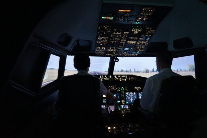 Sabadell (Barcelona): Flight Simulator Experience B737 - Key Points