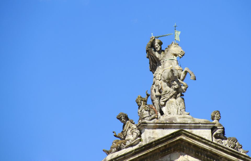 Santiago De Compostela: Cathedral & Museum Private Tour - Key Points