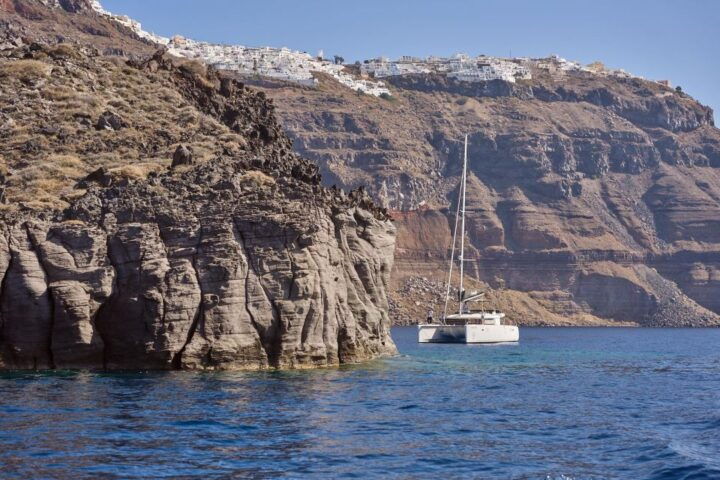 Santorini: Caldera Classic All-Inclusive Catamaran Cruise - Key Points