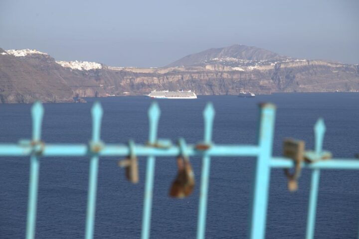 Santorini:1h Personalized Photoshooting - Key Points