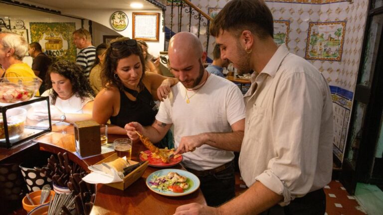 Sevilla: Tapas Walking Tour With Flamenco Show in Triana