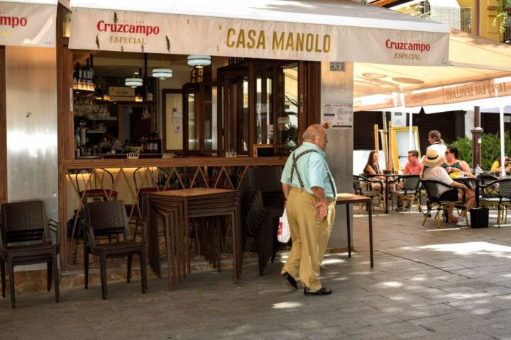 Seville: Tapas, Taverns, and History Walking Tour - Key Points