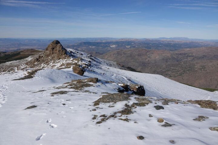 Sierra Nevada Hiking Experience With Crampons on the Snow - Key Points