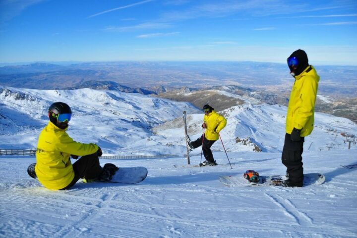 Sierra Nevada: Ski or Snowboard Lesson With Instructor - Key Points