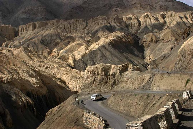 Srinagar to Leh, Ladakh Taxi (One Way Transfer) - Key Points