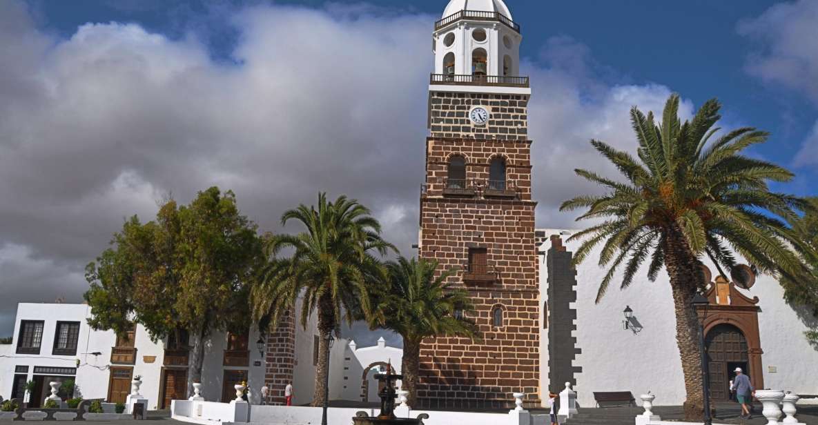 Teguise: Market and César Manrique Foundation Tour - Key Points