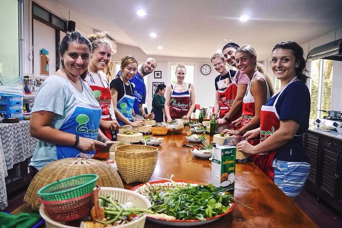 Thai Cooking Class With Local Market Tour in Chiang Mai - Key Points