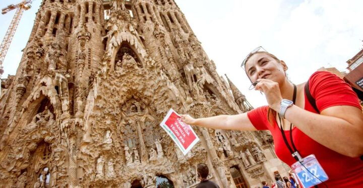 The Best of Gaudi: Sagrada Familia & Park Güell Guided Tour - Key Points