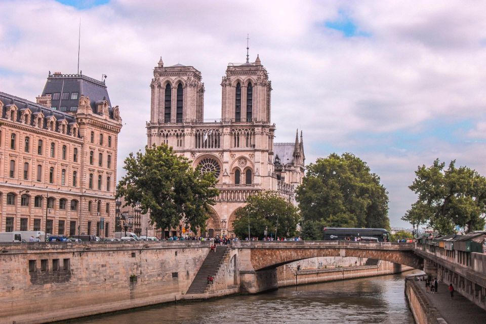 THE MONUMENTS OF PARIS WALKING TOUR FROM OPERA TO NOTRE DAME - Key Points