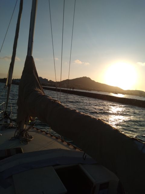 Townsville: Sunset Sailing Tour Boat Cruise Townsville - Key Points