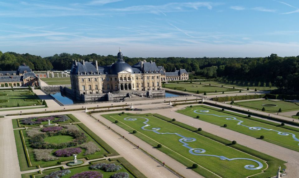 Vaux Le Vicomte Castle Entry Ticket and Chateaubus Transfer - Key Points