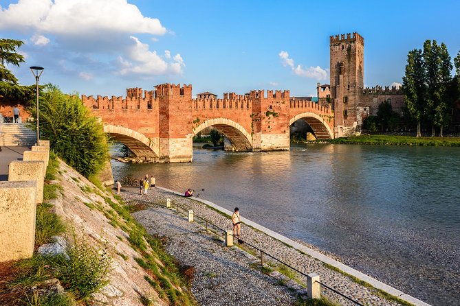 Verona: Welcome Private Tour W/ a Local - Key Points
