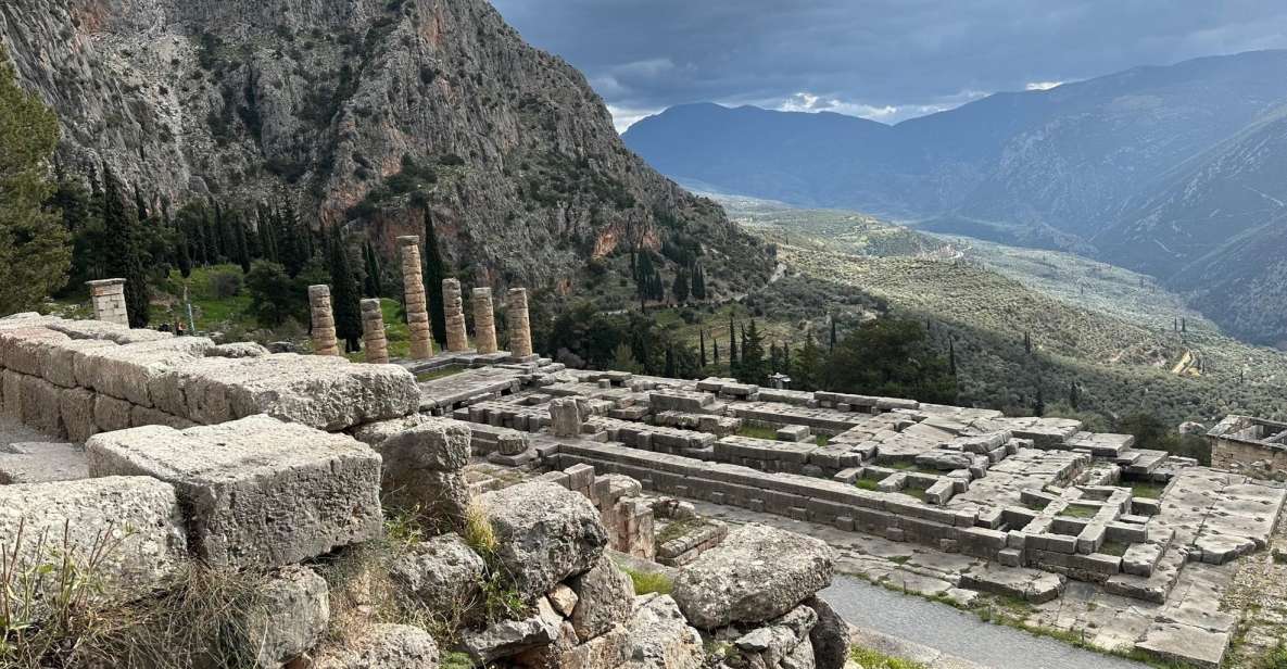 Visit Thermopylae & Delphi Navel of Earth Private Tour 8H - Key Points