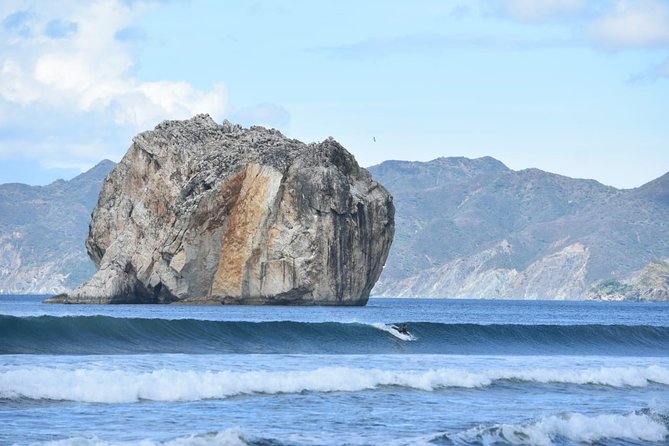 Witches Rock Surf Tour by Boat for ADVANCED Surfers - Key Points