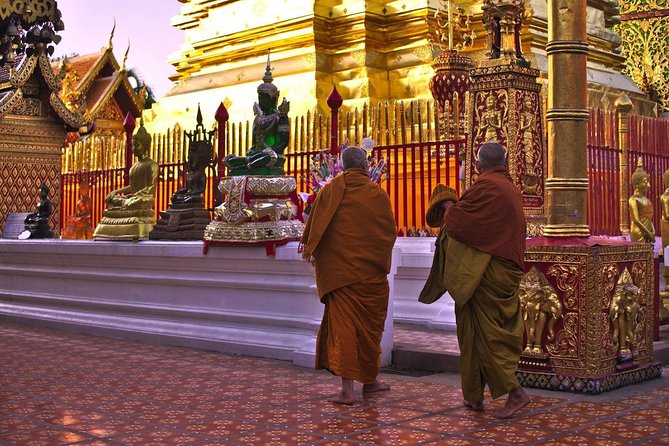 In English: Offerings and Songs of the Monks at the Doi Suthep Temple