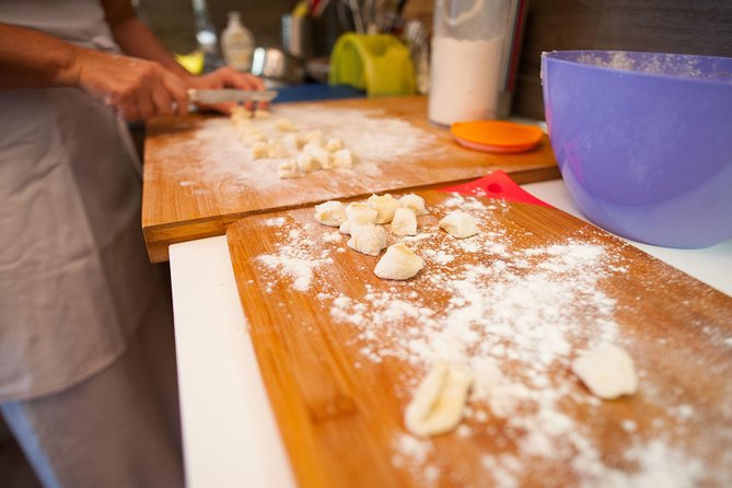 Private Pasta & Tiramisu Class at a Cesarinas Home With Tasting in Ercolano