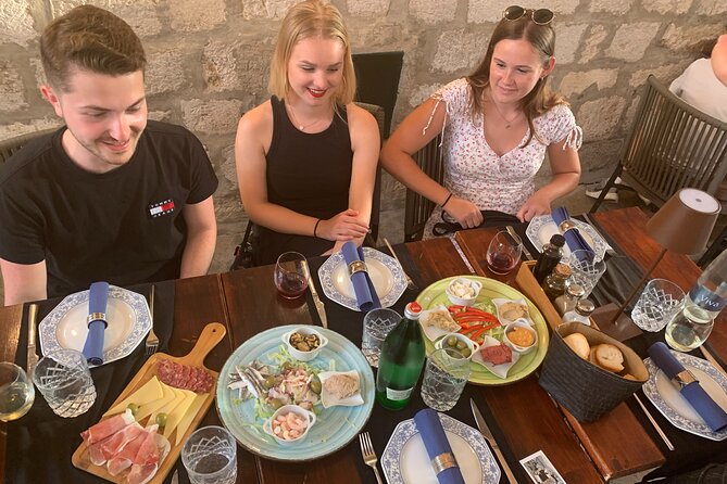 1 Hour and Half Food & Wine Tasting in Dubrovnik Old Town