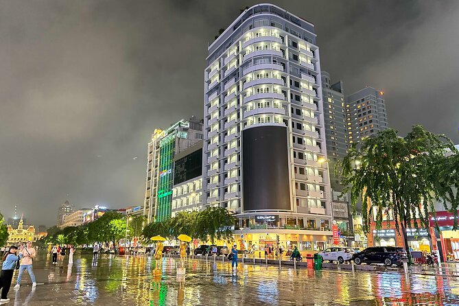 2 Hours Evening Walking Tour in Saigon With Professional Guide