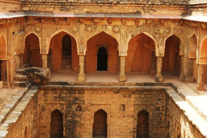 3-Hour Mehrauli Archaeological Park Ruins Walking Tour Delhi