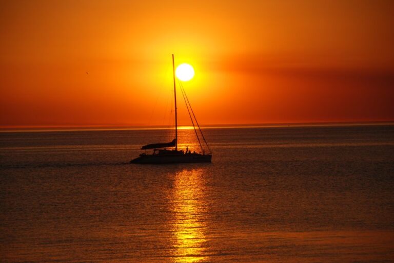 Adelaide: Glenelg Twilight Catamaran Cruise With Drink