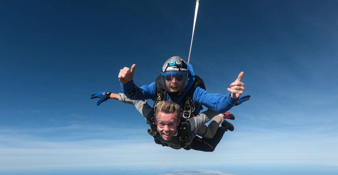 1 adelaide tandem skydiving over lake Adelaide: Tandem Skydiving Over Lake Alexandrina