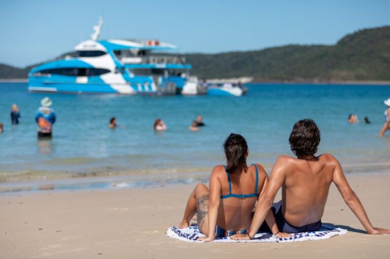 Airlie Beach: Half Day Cruise Direct to Whitehaven Beach